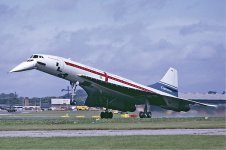 Concorde_landing_Farnborough_Fitzgerald.jpg